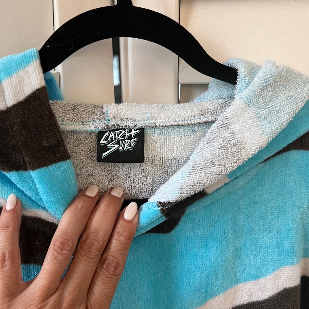 NWT CATCH SURF. CHANGING TOWEL.